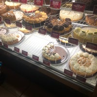 Photo taken at The Cheesecake Factory by World Travels 24 on 10/10/2018