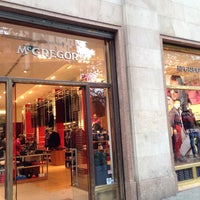 Foto tirada no(a) Mcgregor Flagship Store por 🇹🇷TANJU🇹🇷 . em 10/29/2013