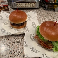 Photo taken at Johnny Rockets by Mehie Dine A. on 10/26/2018