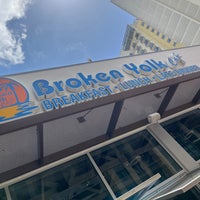 Photo taken at Broken Yolk Cafe by Pepe M. on 4/16/2022