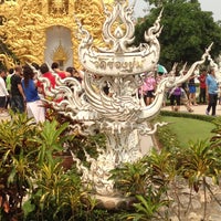 Photo taken at Wat Rong Khun by Chainarin T. on 4/14/2013