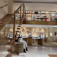 Louis Vuitton Store, 1 East 57th Street, New York City, Ne…