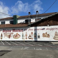 1/16/2023 tarihinde Natalie U.ziyaretçi tarafından Alpine Village Market'de çekilen fotoğraf
