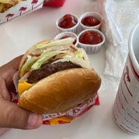Photo taken at In-N-Out Burger by Eduardo A. on 7/3/2022