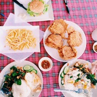 Photo taken at มุนิน burger&amp;amp;chicken by MiKi P. on 1/22/2015