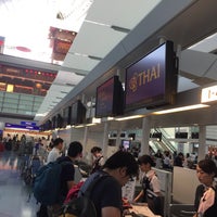 Photo taken at Thai Airways Check-in Counter by KOH on 9/12/2017