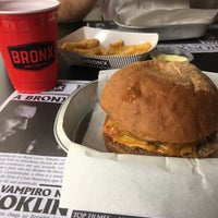 รูปภาพถ่ายที่ Bronx - Street Food Shop โดย Mariana L. เมื่อ 6/9/2017