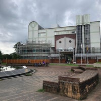 各務原市立中央図書館 Biblioteca