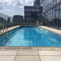 Стеклянный бассейн в лондоне. Стеклянный бассейн. Скай пул бассейн. Бассейн aura skypool. Скай пул бассейн.