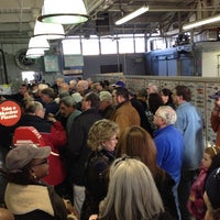 Foto tomada en City Fish Market  por Pete P. el 12/24/2012