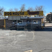 Photo taken at Dog House Drive In by Yi-Hsiu C. on 11/25/2022