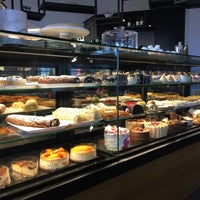 Foto diambil di Karameli Cafe Bakery Cuisine oleh Şahnur K. pada 1/29/2017