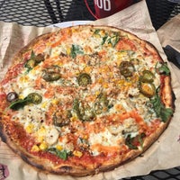Foto scattata a Mod Pizza da Joseph T. il 6/20/2017