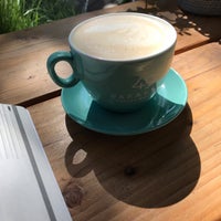 9/18/2018 tarihinde Joseph T.ziyaretçi tarafından Pines Coffee'de çekilen fotoğraf