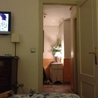 Foto diambil di Suites Apartamentos Las Brisas oleh Raul Viajero F. pada 12/21/2012