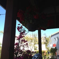 4/21/2013 tarihinde Tina W.ziyaretçi tarafından Firefly Coffee House'de çekilen fotoğraf