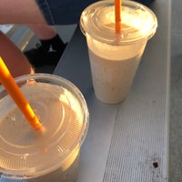 Photo taken at Muscle Beach Juice Bar by Randy R. on 3/29/2019