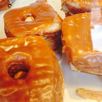 รูปภาพถ่ายที่ Twin Donut โดย Beth W. เมื่อ 3/9/2014