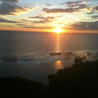 Foto diambil di South Seas Island Resort oleh Mouvielle C. pada 12/28/2012