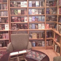 Foto tirada no(a) Grāmatu salons &amp;quot;ATĒNA&amp;quot; por Andris D. em 8/29/2011