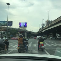 Photo taken at Arun Amarin Intersection by Volk T. on 10/18/2018