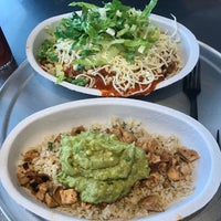 Photo taken at Chipotle Mexican Grill by Lina on 7/15/2017