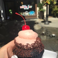 Photo taken at Trophy Cupcakes by Eva S. on 8/26/2017