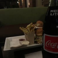 Photo taken at Burger Lounge Santa Monica by M on 3/16/2019