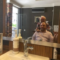Das Foto wurde bei Recep&amp;#39;s Barber Shop von Emrah B. am 7/29/2017 aufgenommen
