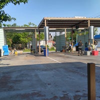 Photo taken at Aqua Hand Car Wash &amp;amp; Detail (Heights) by Adam R. on 6/10/2017