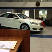 Foto diambil di Bergstrom Ford Lincoln of the Fox Valley oleh Tobi M. pada 12/18/2012