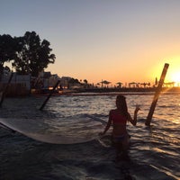 Foto tirada no(a) Çilek Beach Club por Aydan X. em 9/24/2016