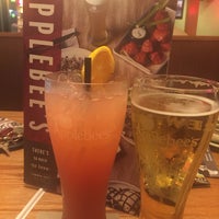 Photo taken at Applebee&#39;s Grill + Bar by LeXy l. on 7/17/2017