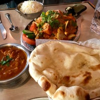 รูปภาพถ่ายที่ Kohinoor Indian Restaurant and Lounge โดย H เมื่อ 10/28/2017