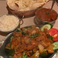 รูปภาพถ่ายที่ Kohinoor Indian Restaurant and Lounge โดย H เมื่อ 3/29/2018