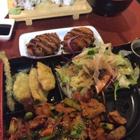 Foto diambil di Sushi Rock oleh H pada 11/17/2015