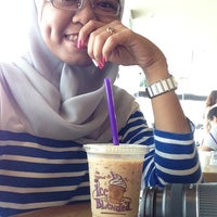 Photo taken at The Coffee Bean &amp;amp; Tea Leaf by Indah S. on 8/28/2013
