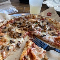 12/8/2022 tarihinde Monica K.ziyaretçi tarafından Mod Pizza'de çekilen fotoğraf