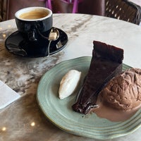 Foto tirada no(a) Awfully Chocolate Bakery &amp;amp; Cafe por Hno A. em 8/28/2022