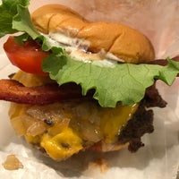 Das Foto wurde bei Big Al&amp;#39;s Gourmet Butter Made Burgers von Lindy F. am 7/11/2017 aufgenommen