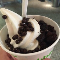 Photo taken at Pinkberry by Lindy F. on 6/9/2016