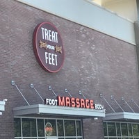 Photo taken at Treat Your Feet Buckhead by Lindy F. on 9/4/2017
