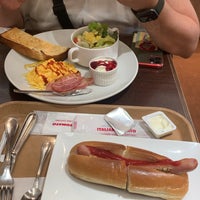 Photo taken at Italian Tomato Cafe Jr. plus by Shintaro Y. on 6/23/2021