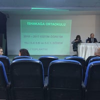 Photo taken at İshakaga Ortaokulu by Zeliha Ilayda Dila Ç. on 9/22/2016
