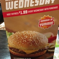 Photo taken at Red Robin Gourmet Burgers and Brews by Jennifer H. on 8/23/2018