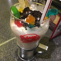 Photo taken at Johnny Rockets by Jafeth B. on 10/12/2017