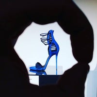 Photo taken at Выставка дизайнерской обуви будущего «Генезис» by Музей Эрарта / Erarta Museum on 4/5/2016