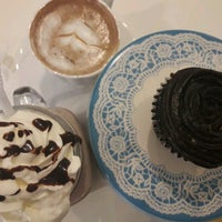 10/16/2016 tarihinde Blessie D.ziyaretçi tarafından Cupcake Bites Café'de çekilen fotoğraf