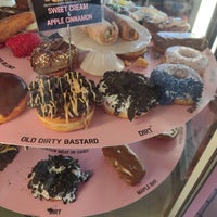 Photo taken at Voodoo Doughnut Too by Harry C. on 10/27/2023