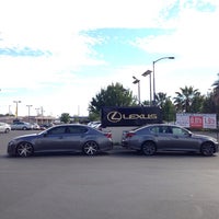 Foto tirada no(a) Lexus of Sacramento por Kaizen F. em 10/2/2013